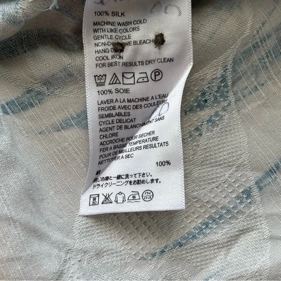 Tommy Bahama 100% Silk Blue and White Casual Button Down Shirt - Picture 9 of 11